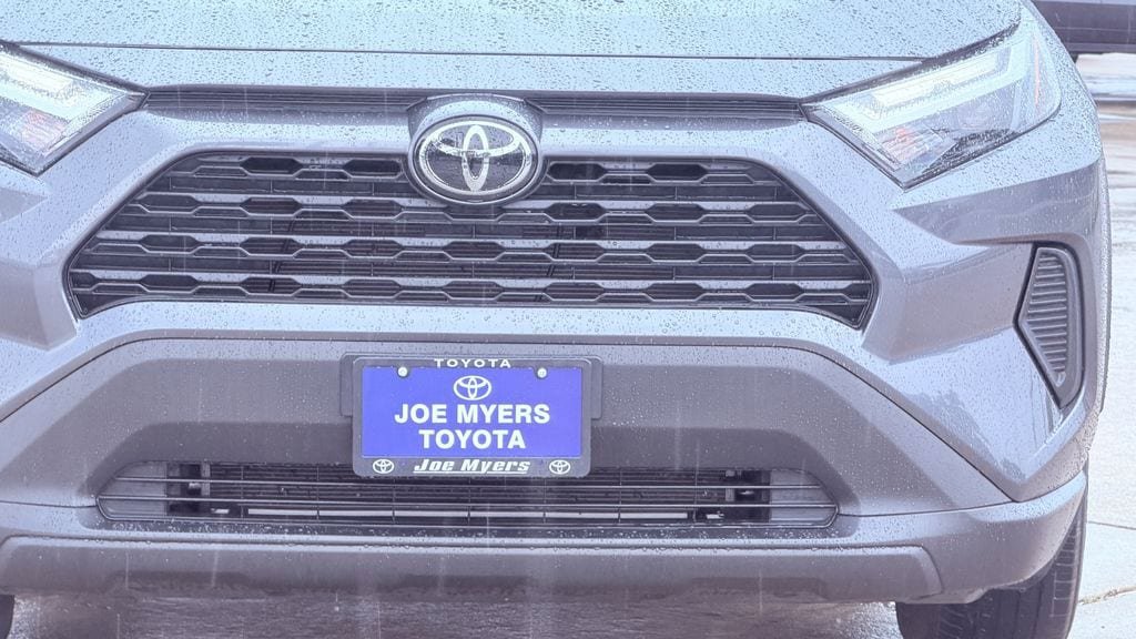 Used 2025 Toyota RAV4 XLE FWD image 5