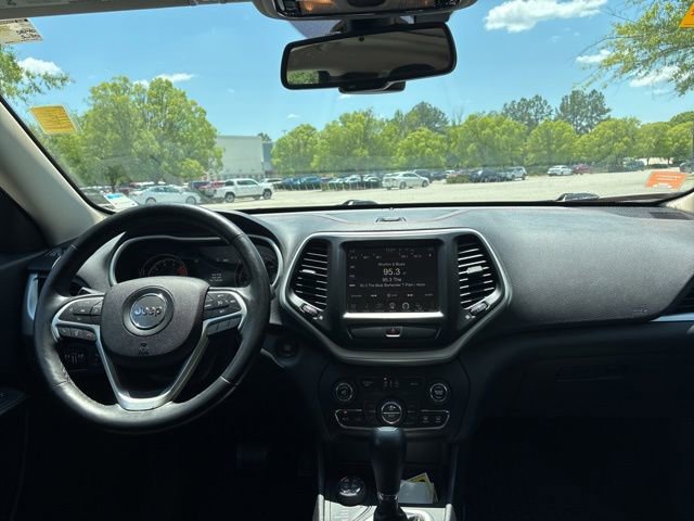 Used 2017 Jeep Cherokee Trailhawk AWD/4WD image 16
