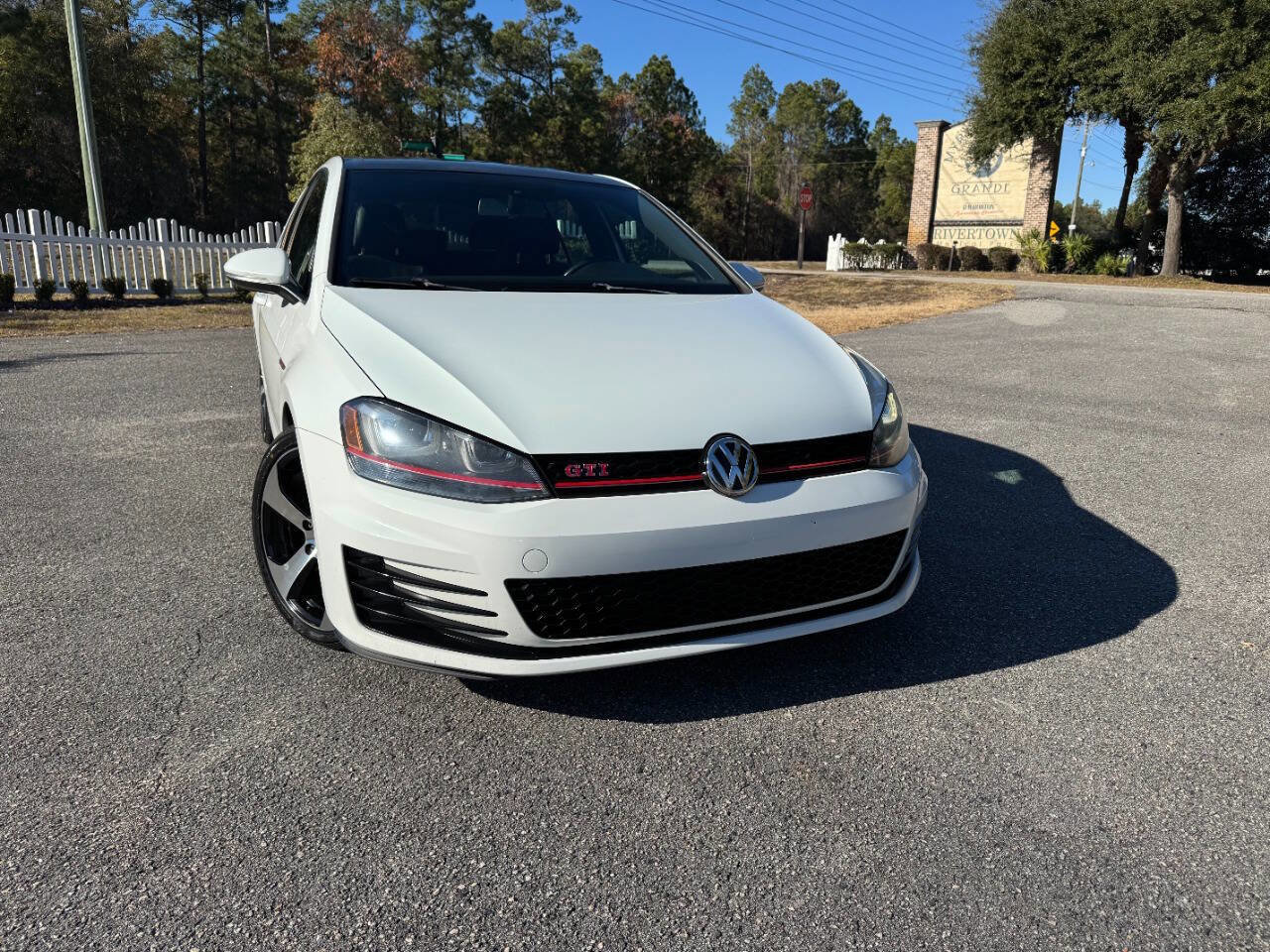 Used 2017 Volkswagen GTI SE image 36