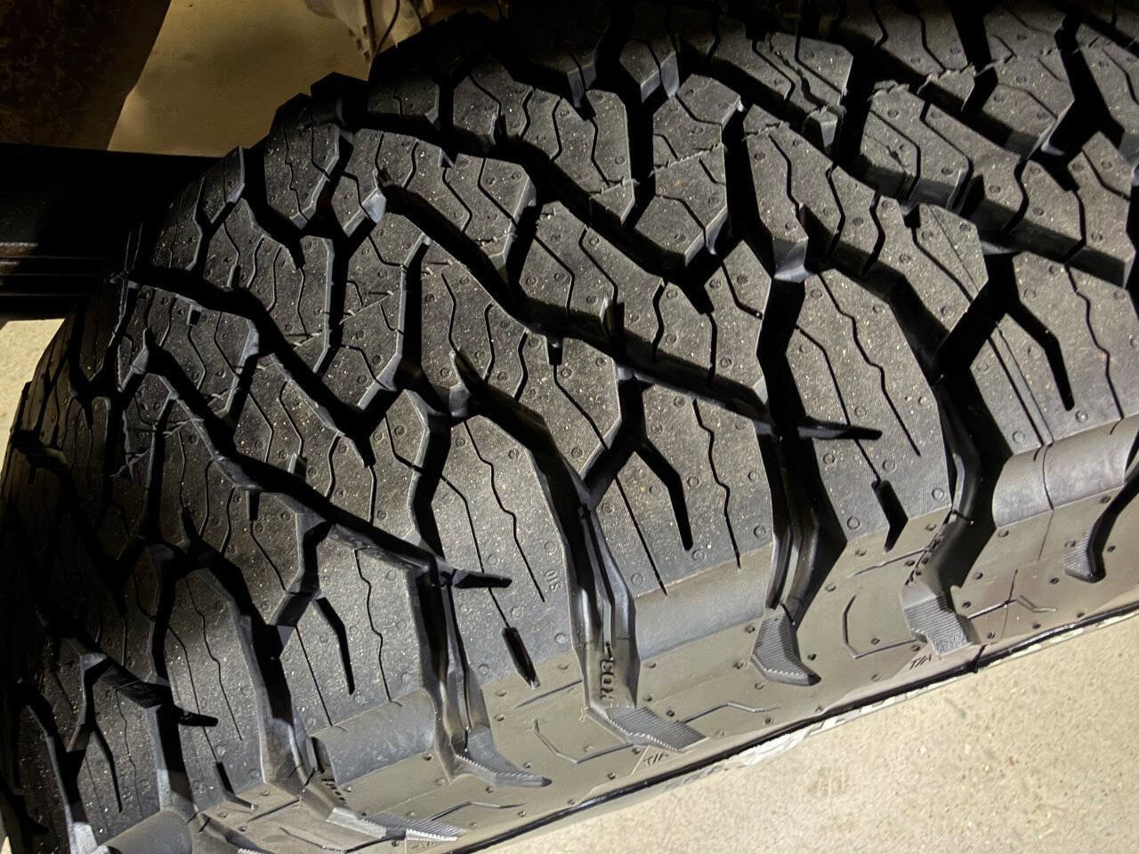 Used 2014 RAM 3500 Laramie w/ Cold Weather Group AWD/4WD image 33