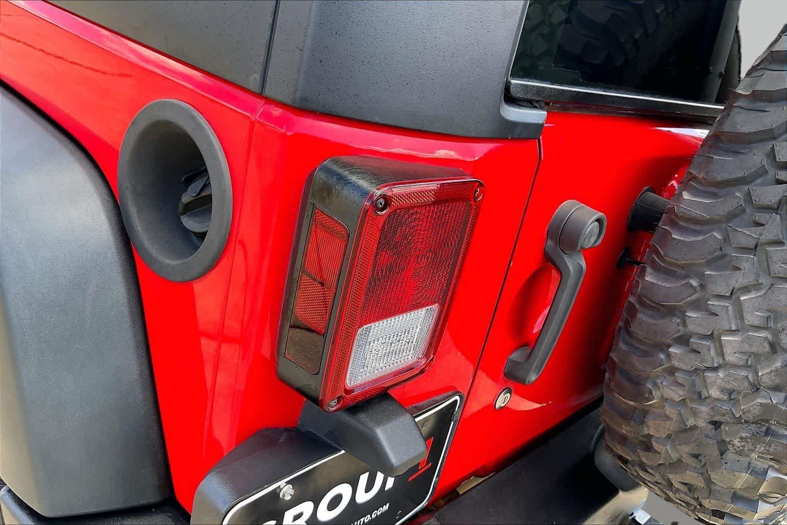 Used 2014 Jeep Wrangler Rubicon w/ Power Convenience Group AWD/4WD image 27
