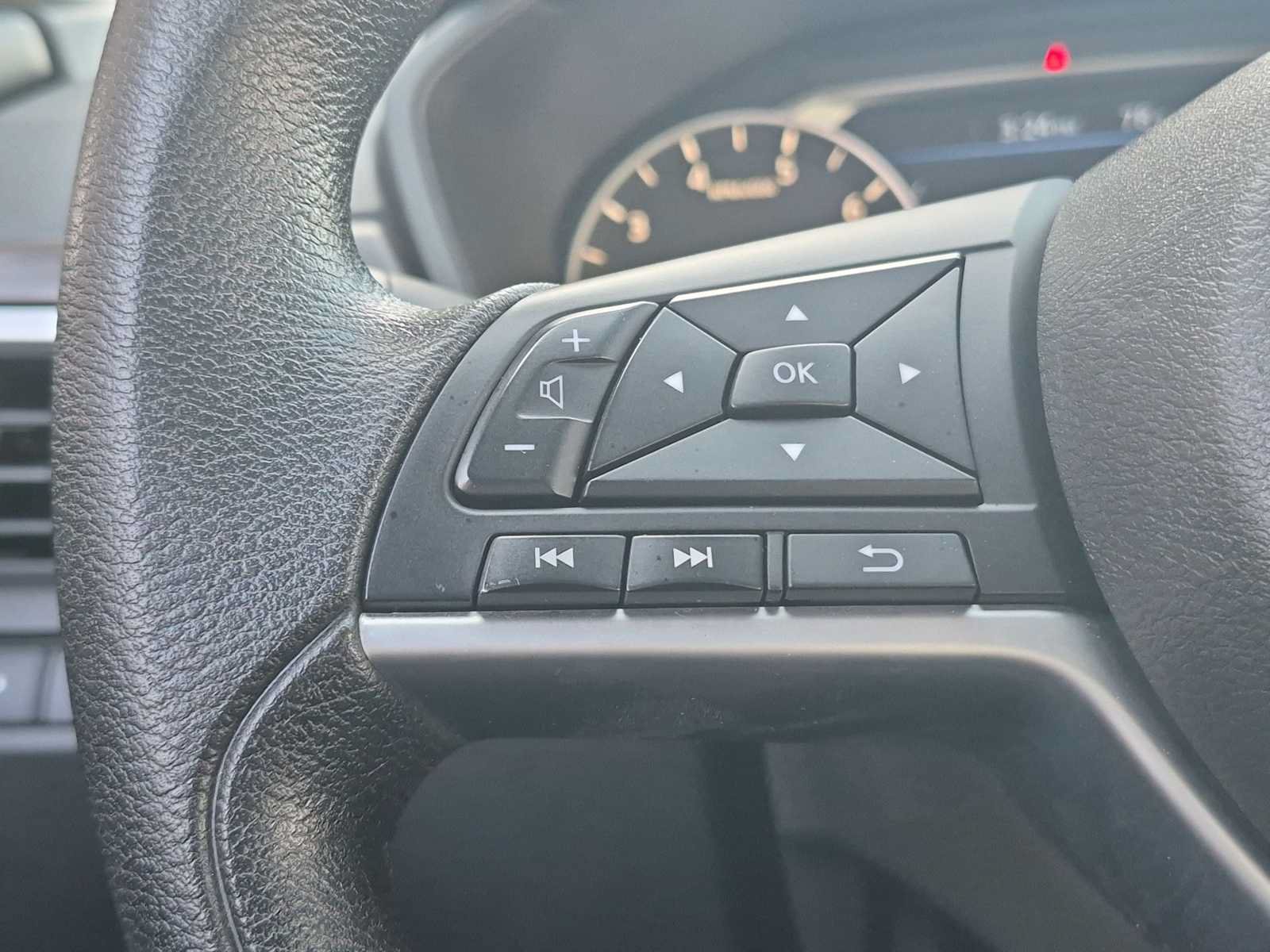 Used 2024 Nissan Altima 2.5 SV FWD image 23