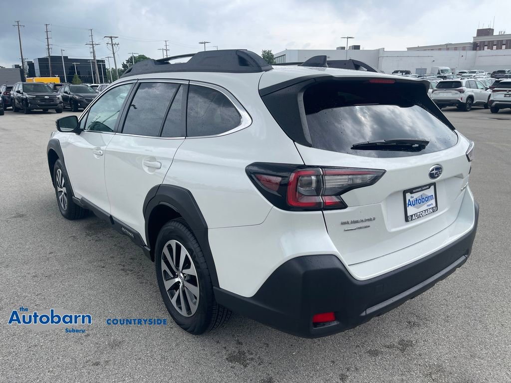 Used 2023 Subaru Outback Premium AWD/4WD image 3