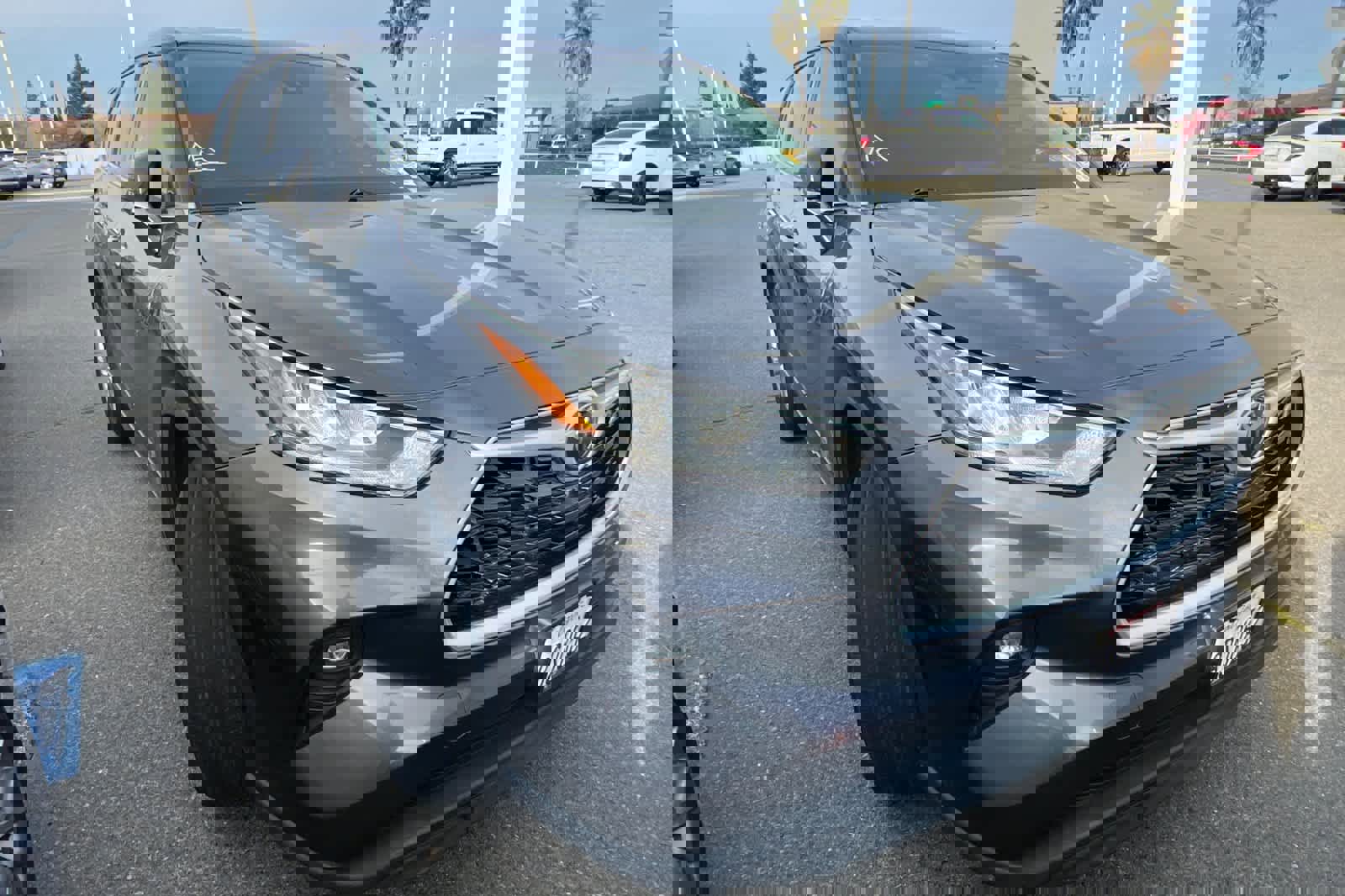 Used 2020 Toyota Highlander LE image 3