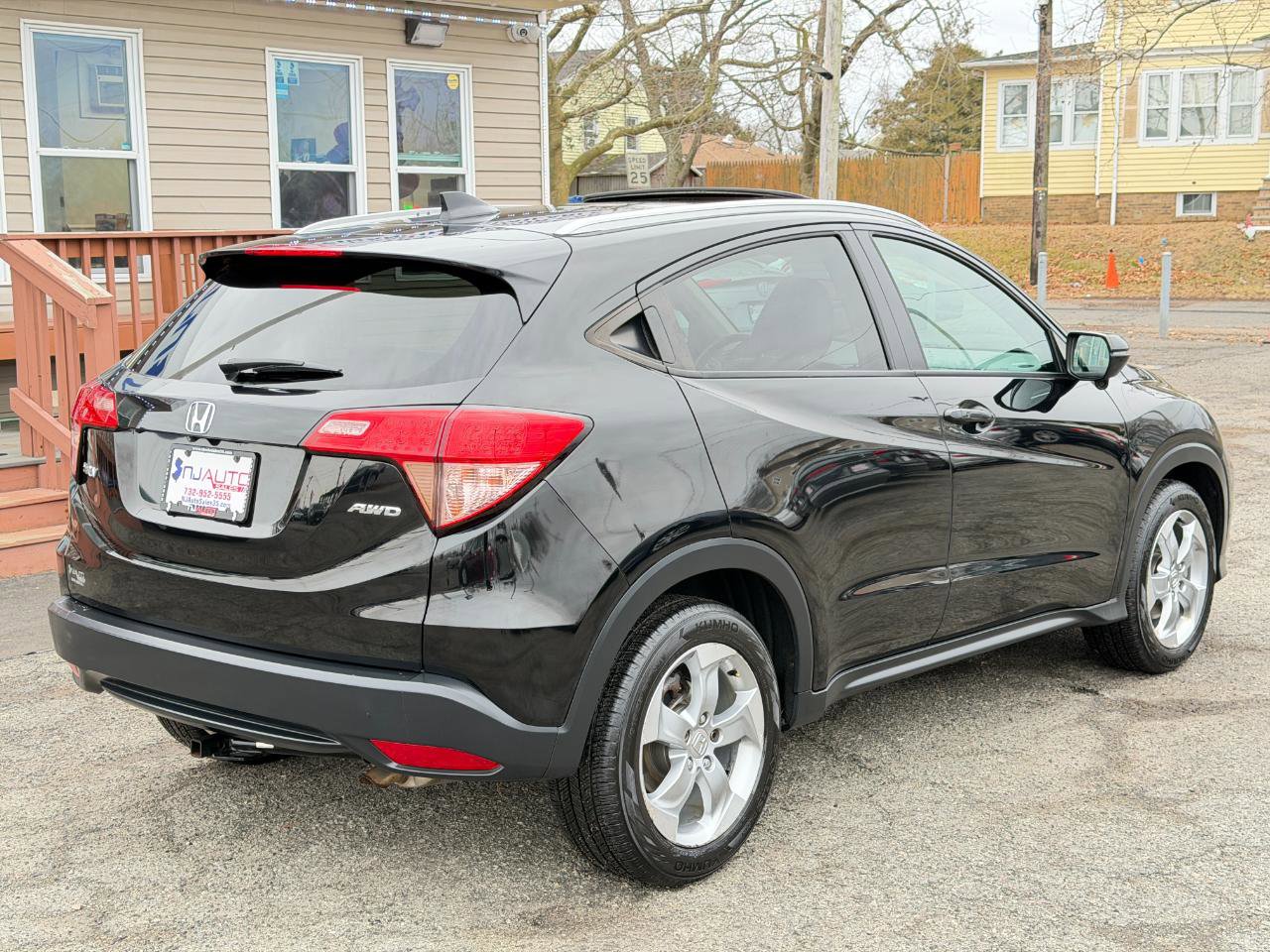 Used 2017 Honda HR-V EX-L image 4