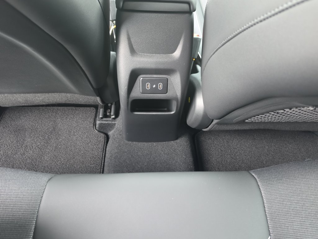 Used 2024 Hyundai Venue Limited FWD image 26