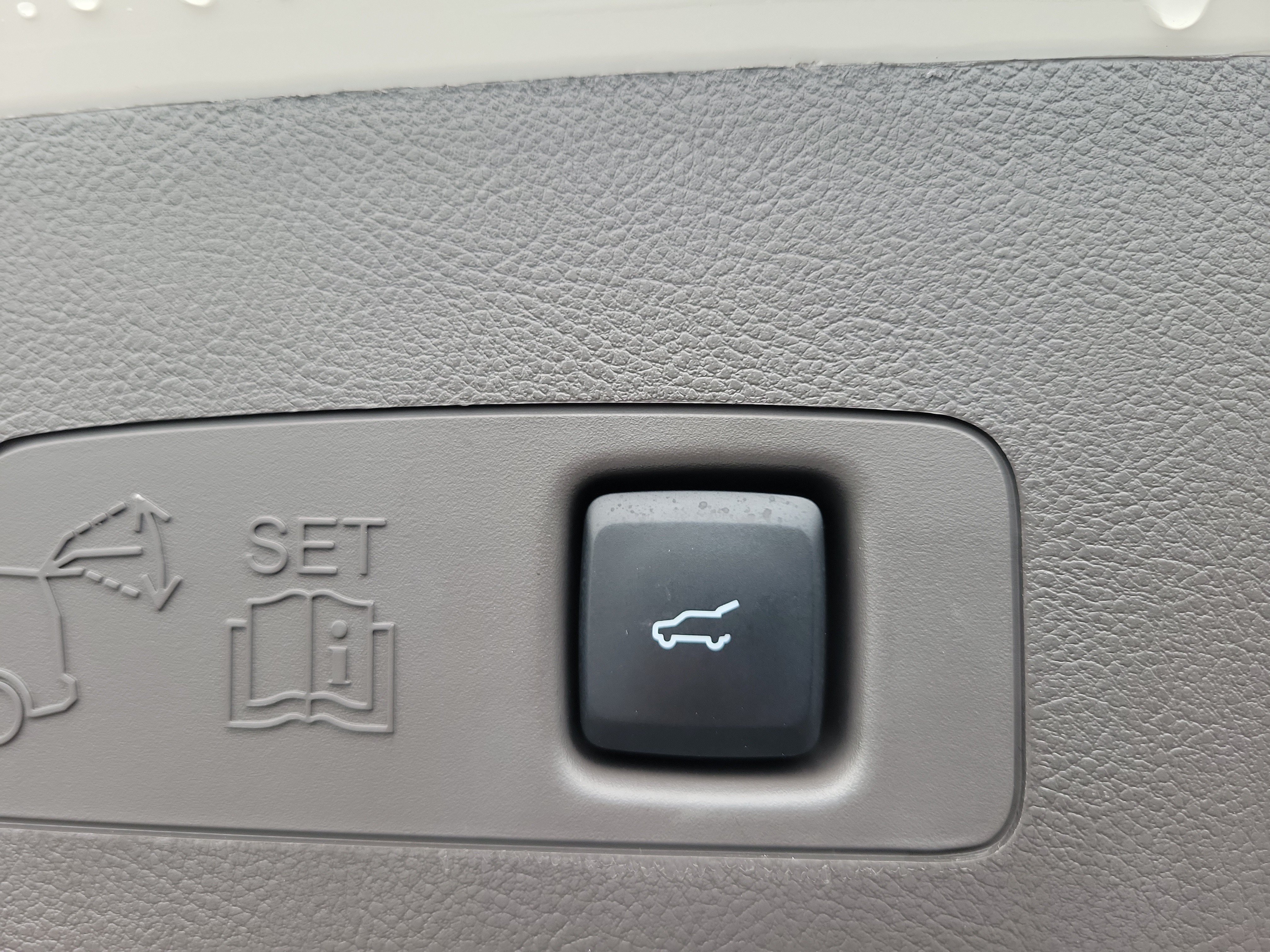 Used 2023 Lincoln Corsair Reserve w/ Equipment Group 201A FWD image 11