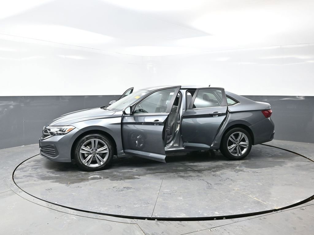 Used 2024 Volkswagen Jetta SE image 58