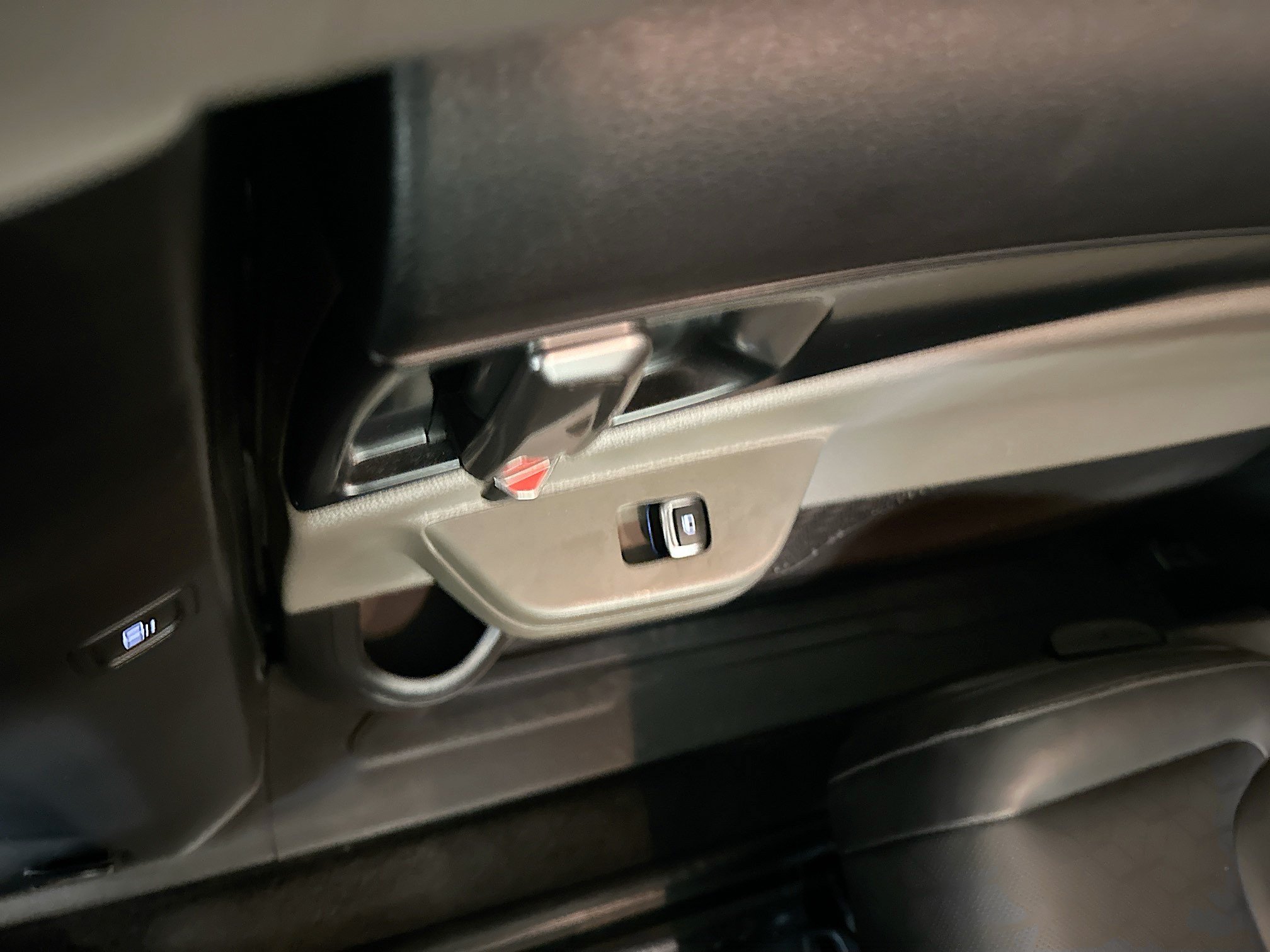 Used 2026 Kia Carnival FWD image 32
