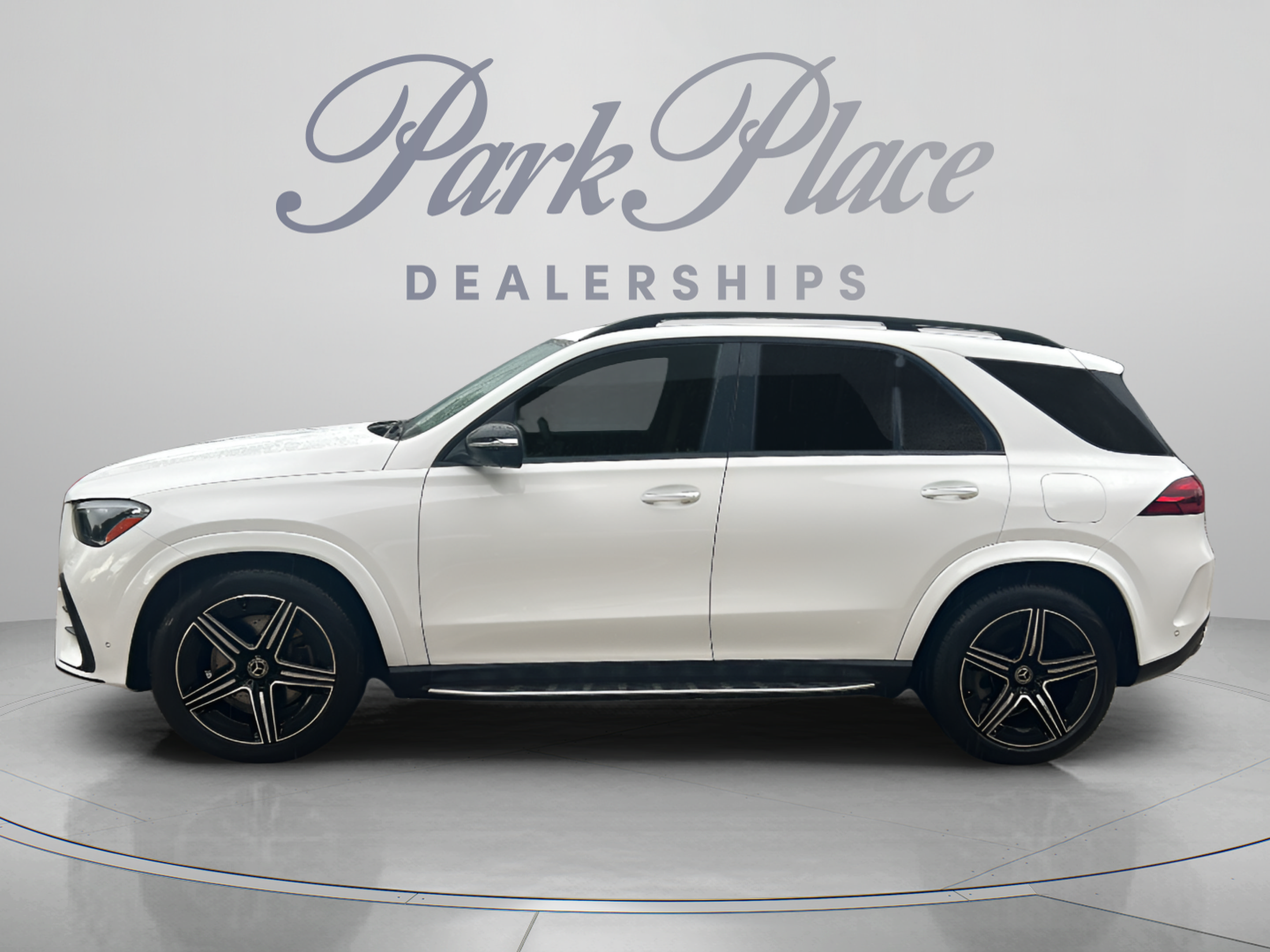 Used 2025 Mercedes-Benz GLE 450e 4MATIC image 2