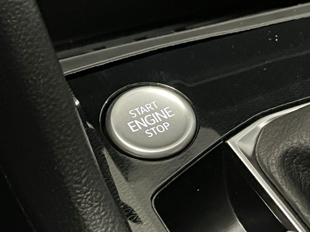 New 2025 Volkswagen Taos SEL image 15