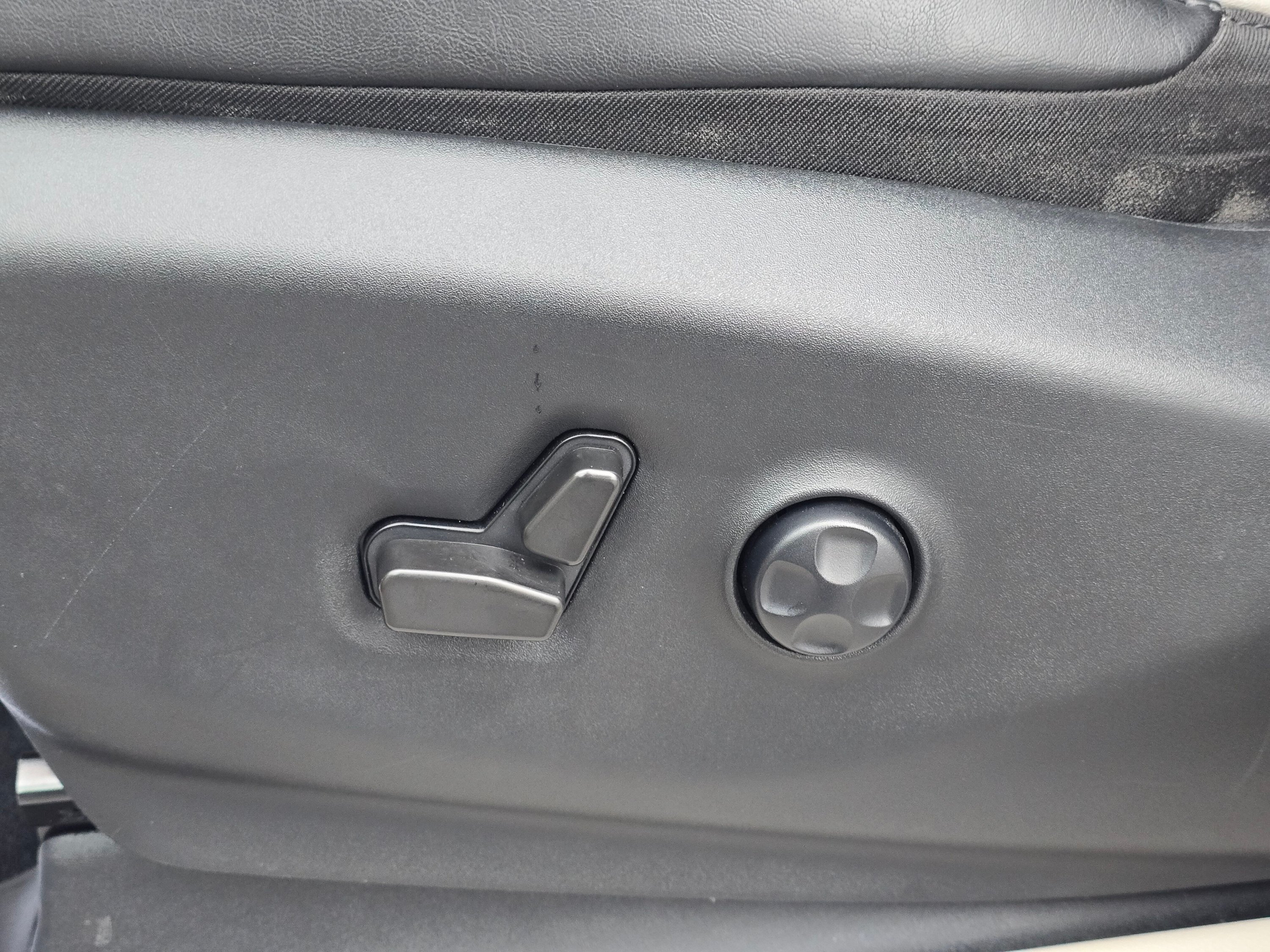 Used 2022 Chrysler Pacifica Limited FWD image 34