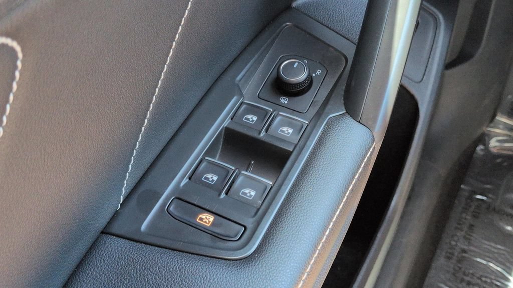 Used 2024 Volkswagen Tiguan SE AWD/4WD image 18