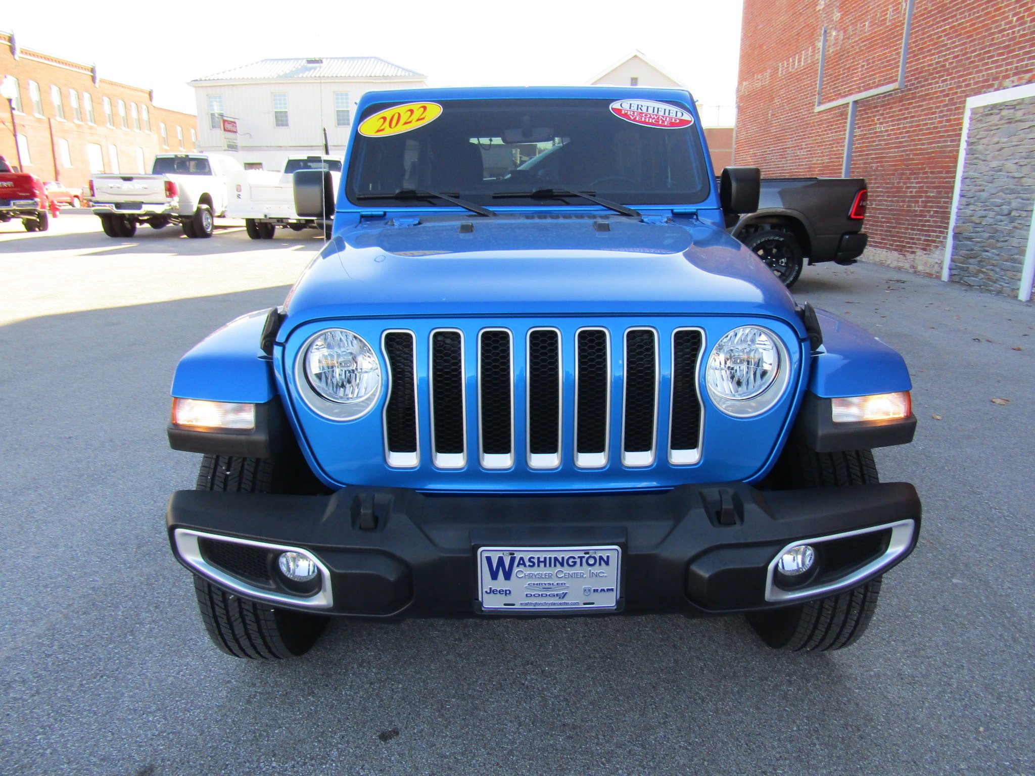 Used 2022 Jeep Wrangler Unlimited Sahara w/ Cold Weather Group AWD/4WD image 8