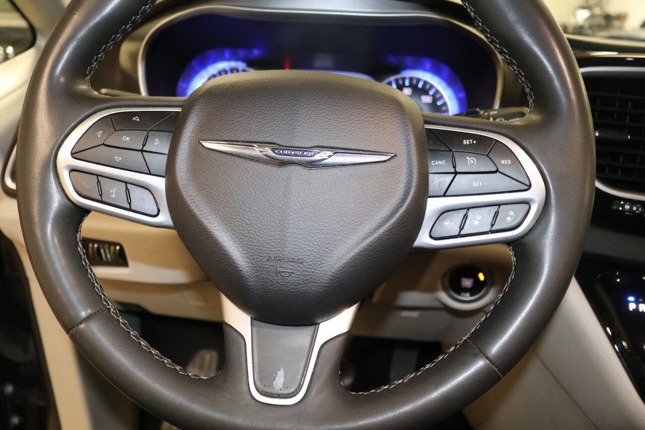 Used 2023 Chrysler Pacifica Touring-L image 86