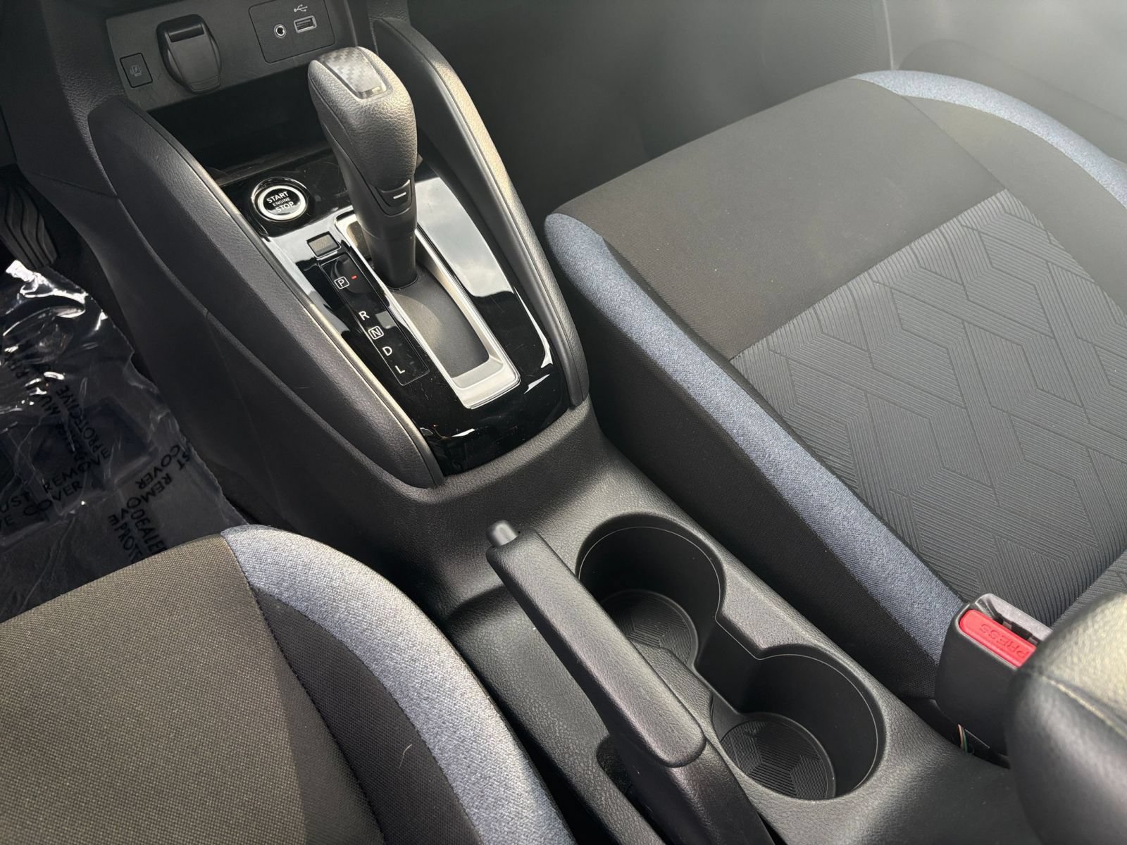 Used 2025 Nissan Versa SV FWD image 40