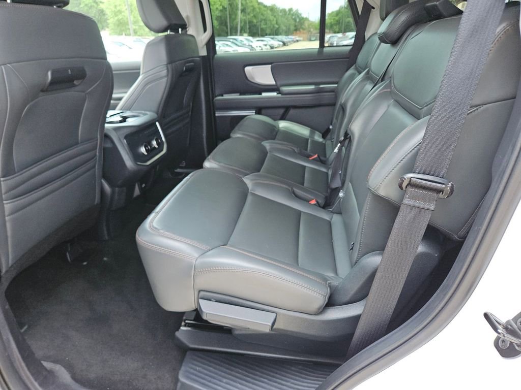 Used 2025 Ford Expedition Active AWD/4WD image 27