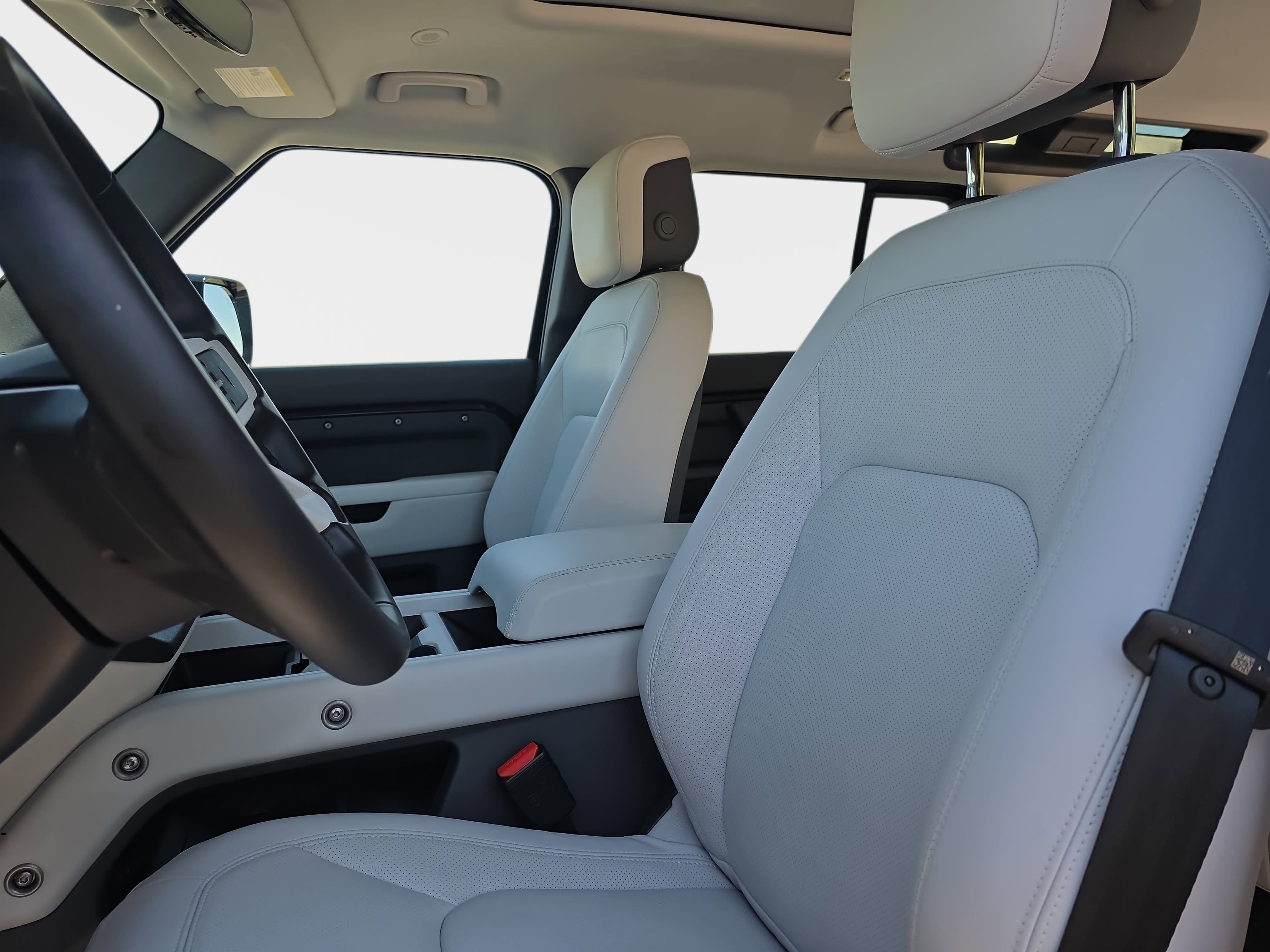 Used 2025 Land Rover Defender 110 S image 15