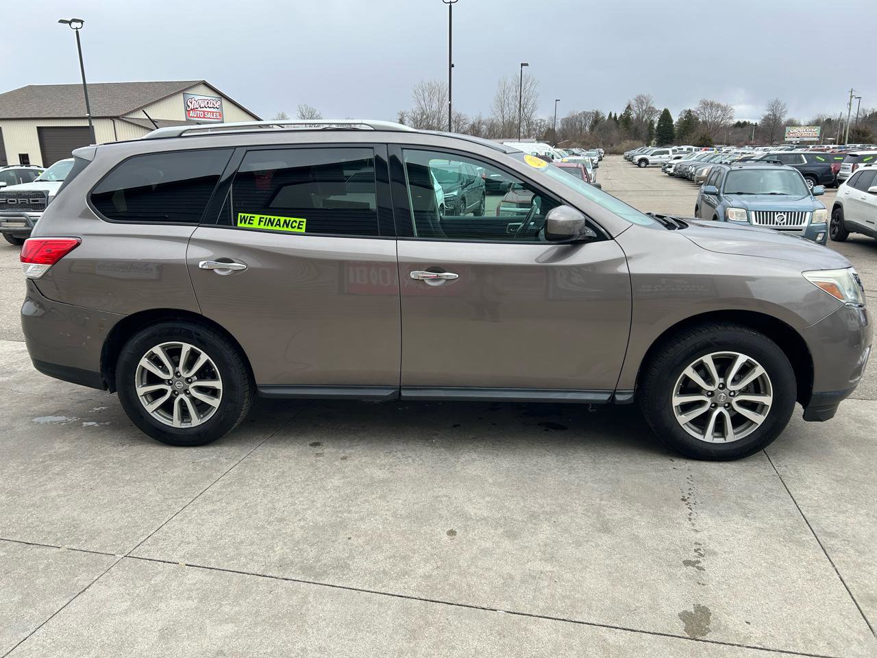 Used 2013 Nissan Pathfinder SV w/ Trailer Tow Pkg image 4