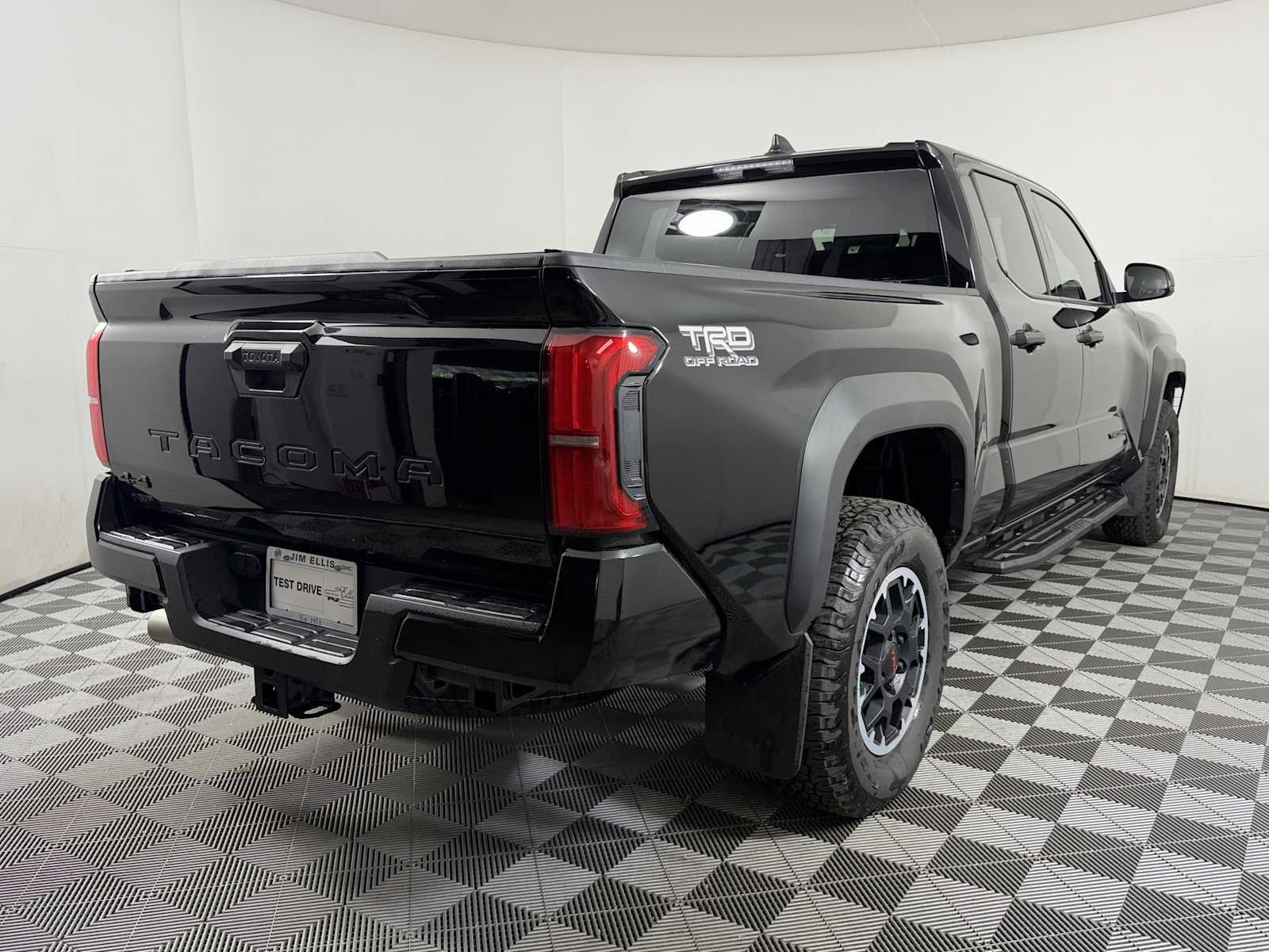 Used 2025 Toyota Tacoma TRD Off-Road AWD/4WD image 6