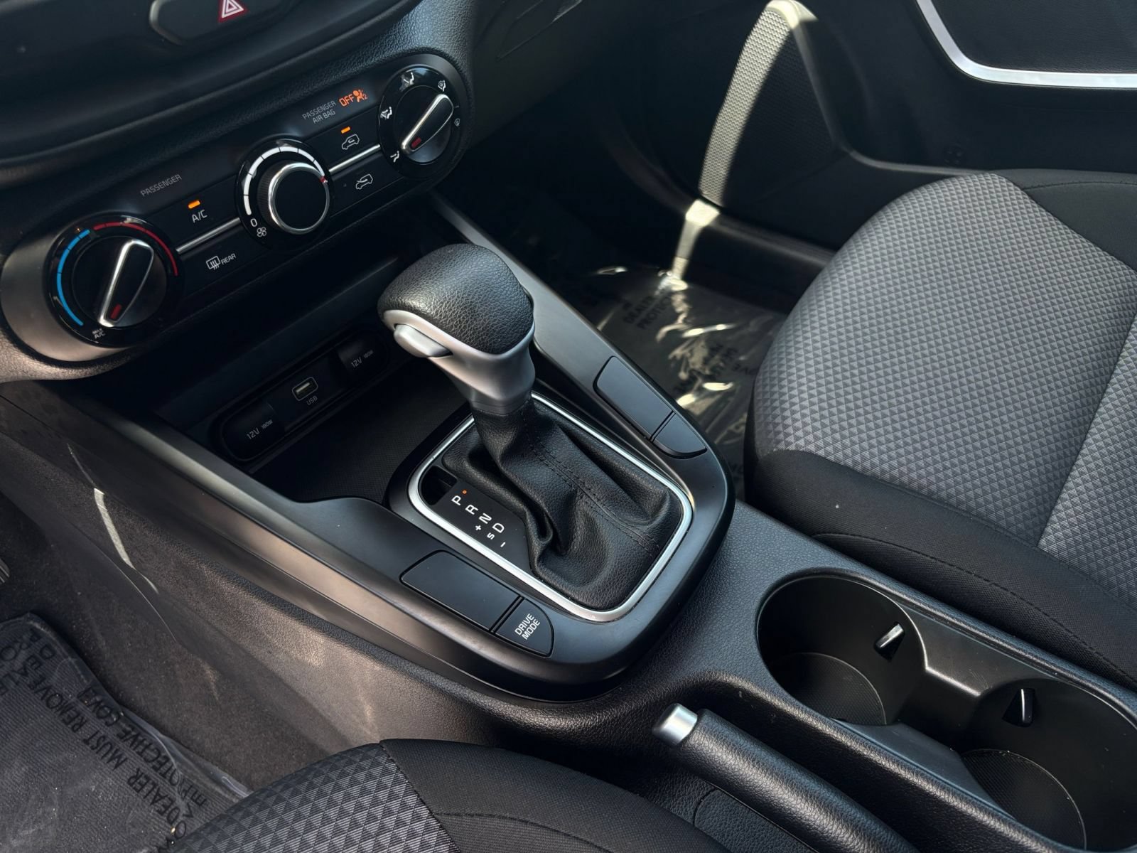 Used 2025 Kia Soul LX w/ LX Technology Package FWD image 31
