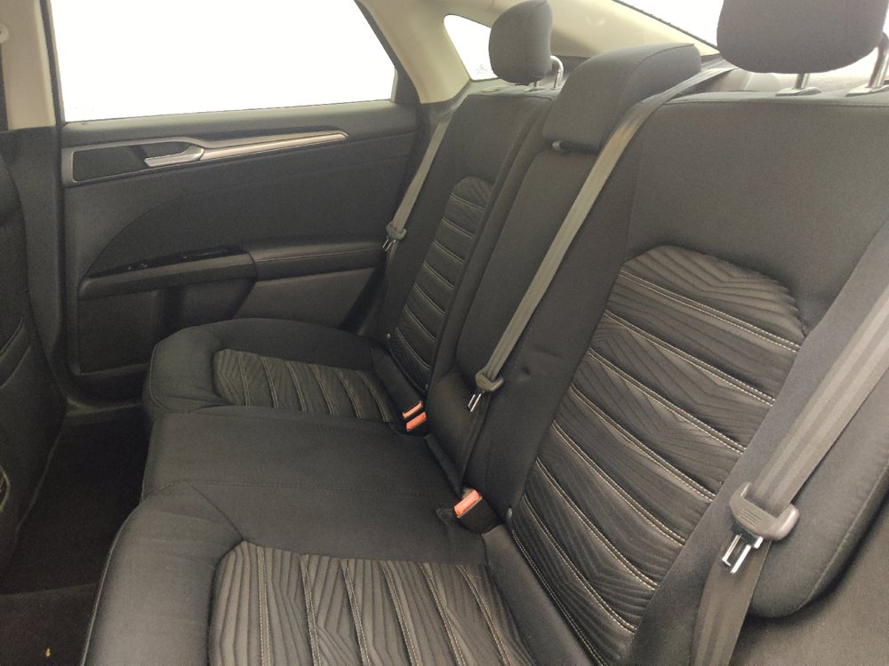 Used 2016 Ford Fusion SE FWD image 18