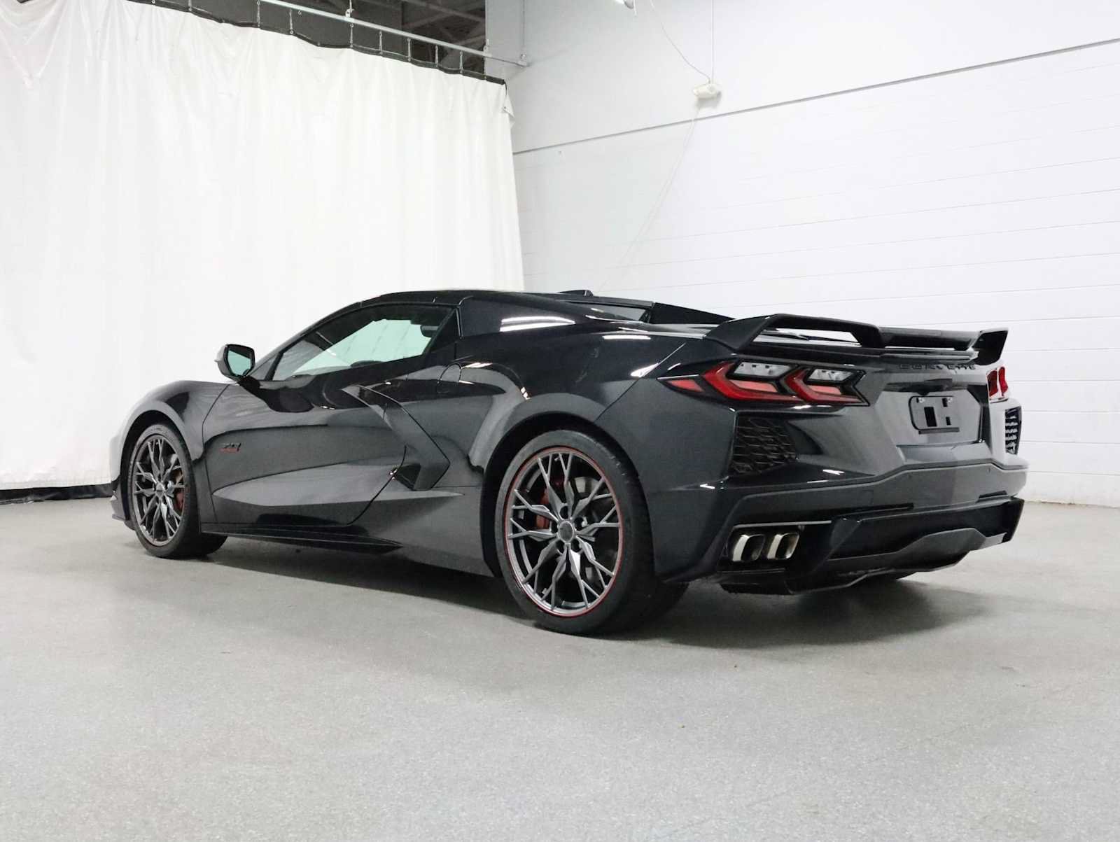 Used 2023 Chevrolet Corvette Stingray Premium Conv w/ Z51 Performance Package RWD image 3