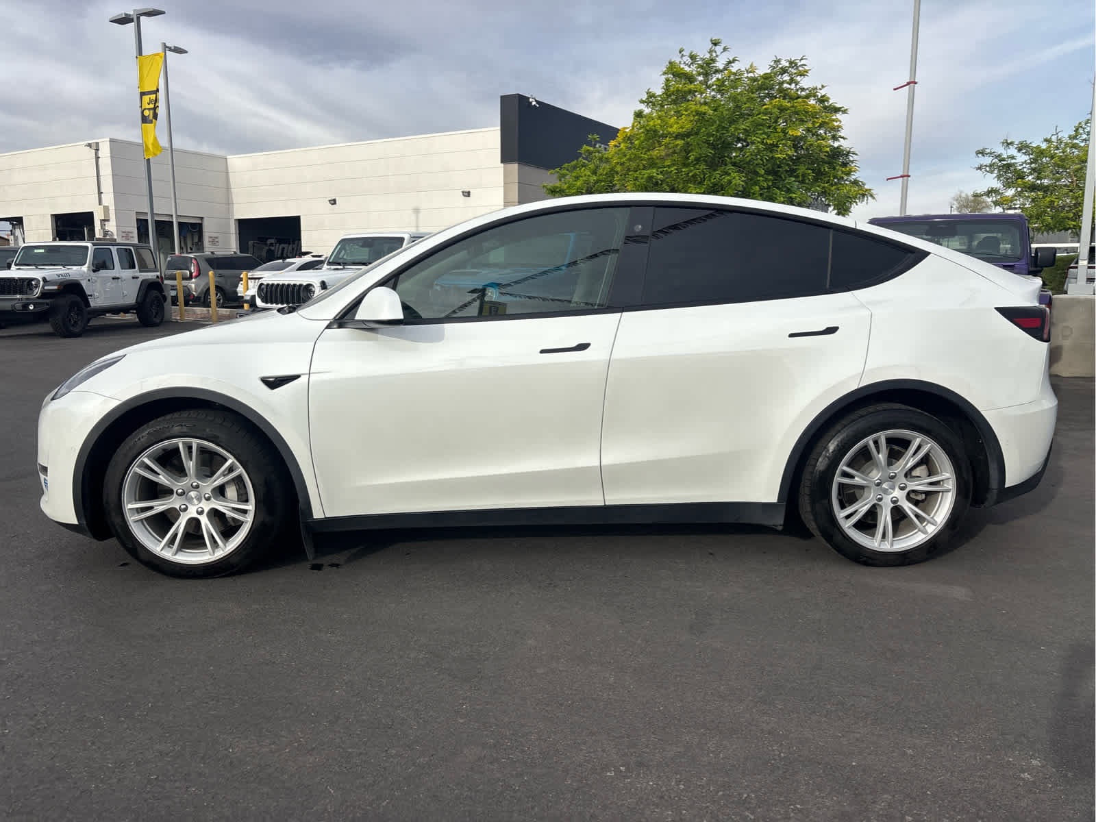 Used 2021 Tesla Model Y Long Range image 8