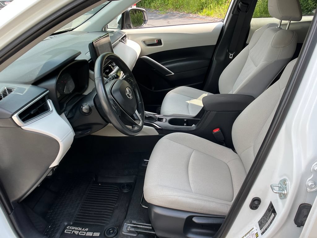 Certified 2023 Toyota Corolla Cross LE w/ Moonroof Package AWD/4WD image 9