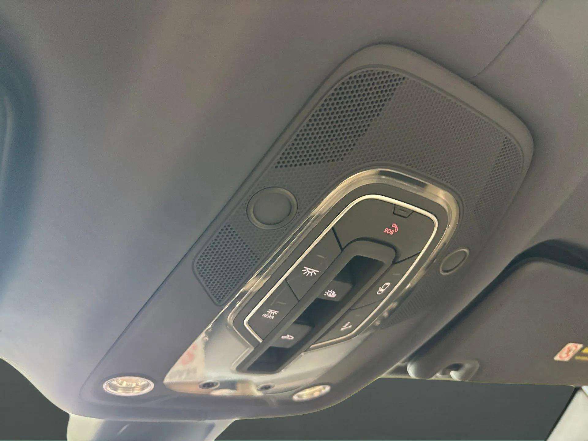 Used 2024 Bentley Bentayga Extended Wheelbase image 48