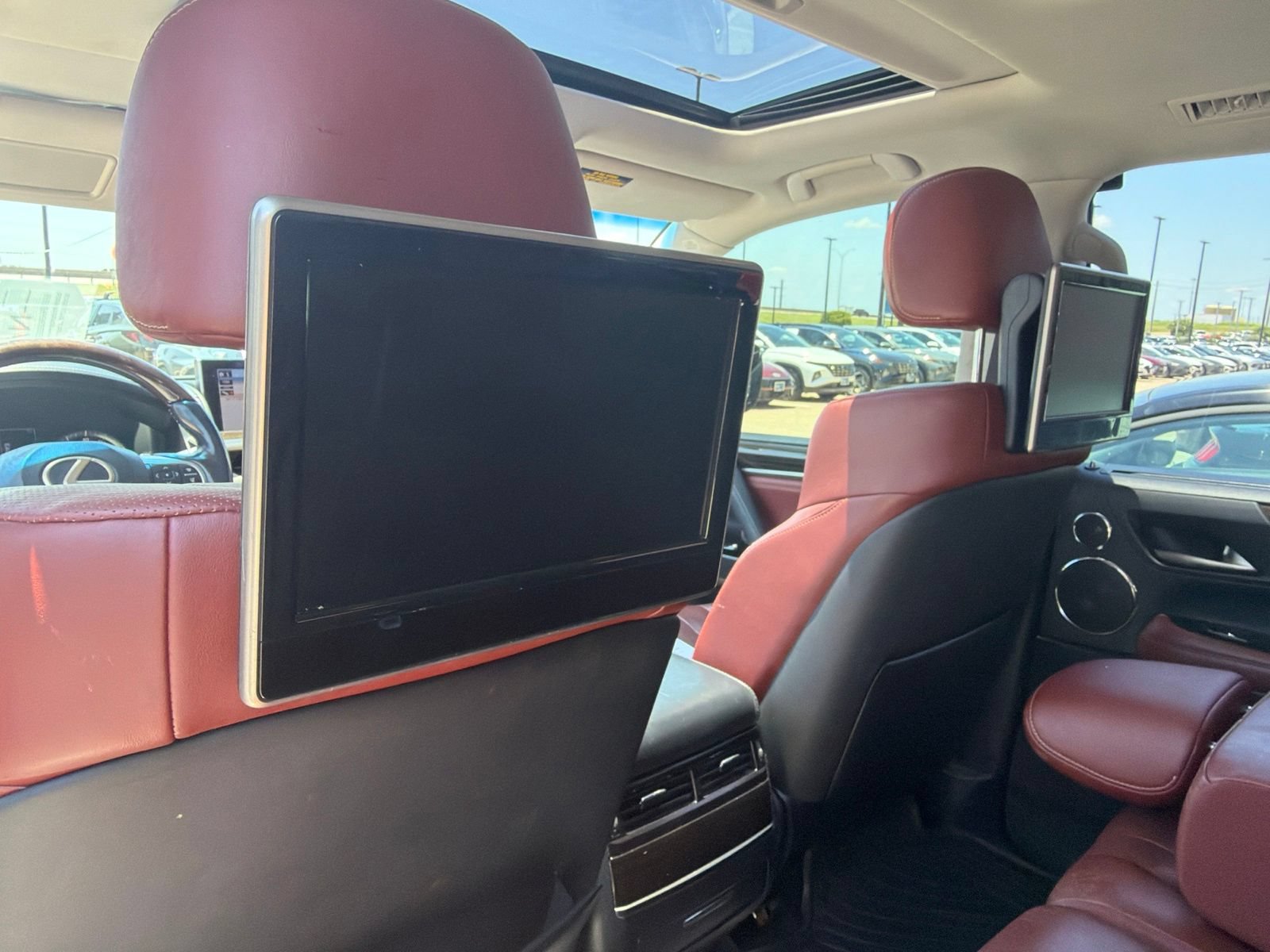 Used 2016 Lexus LX 570 4WD w/ Luxury Package image 19