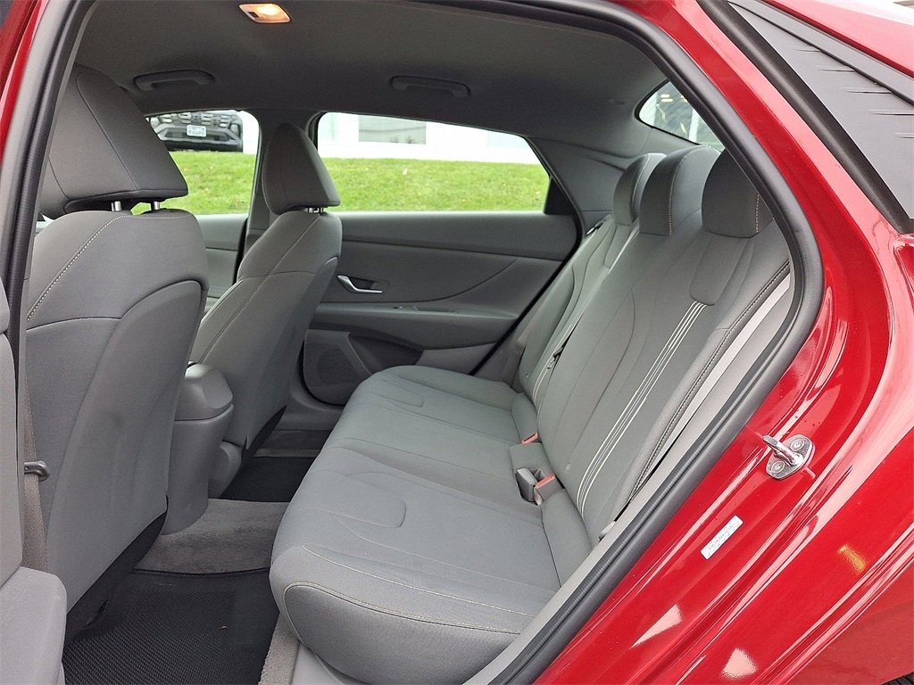 Used 2023 Hyundai Elantra SEL image 11