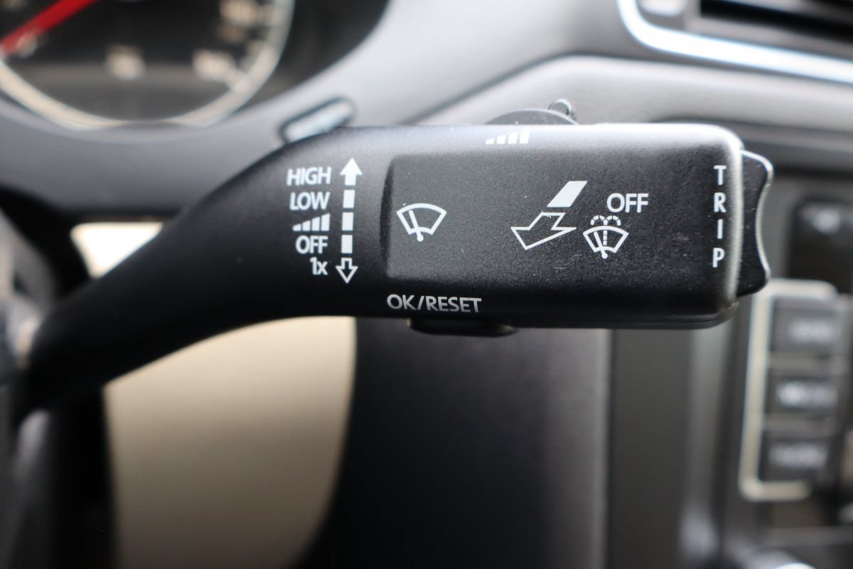 Used 2012 Volkswagen Jetta SEL FWD image 32