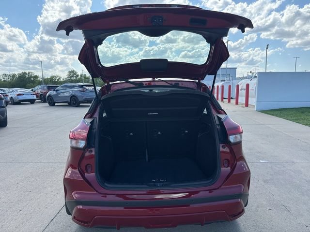 Used 2023 Nissan Kicks SR w/ SR Premium Package FWD image 11