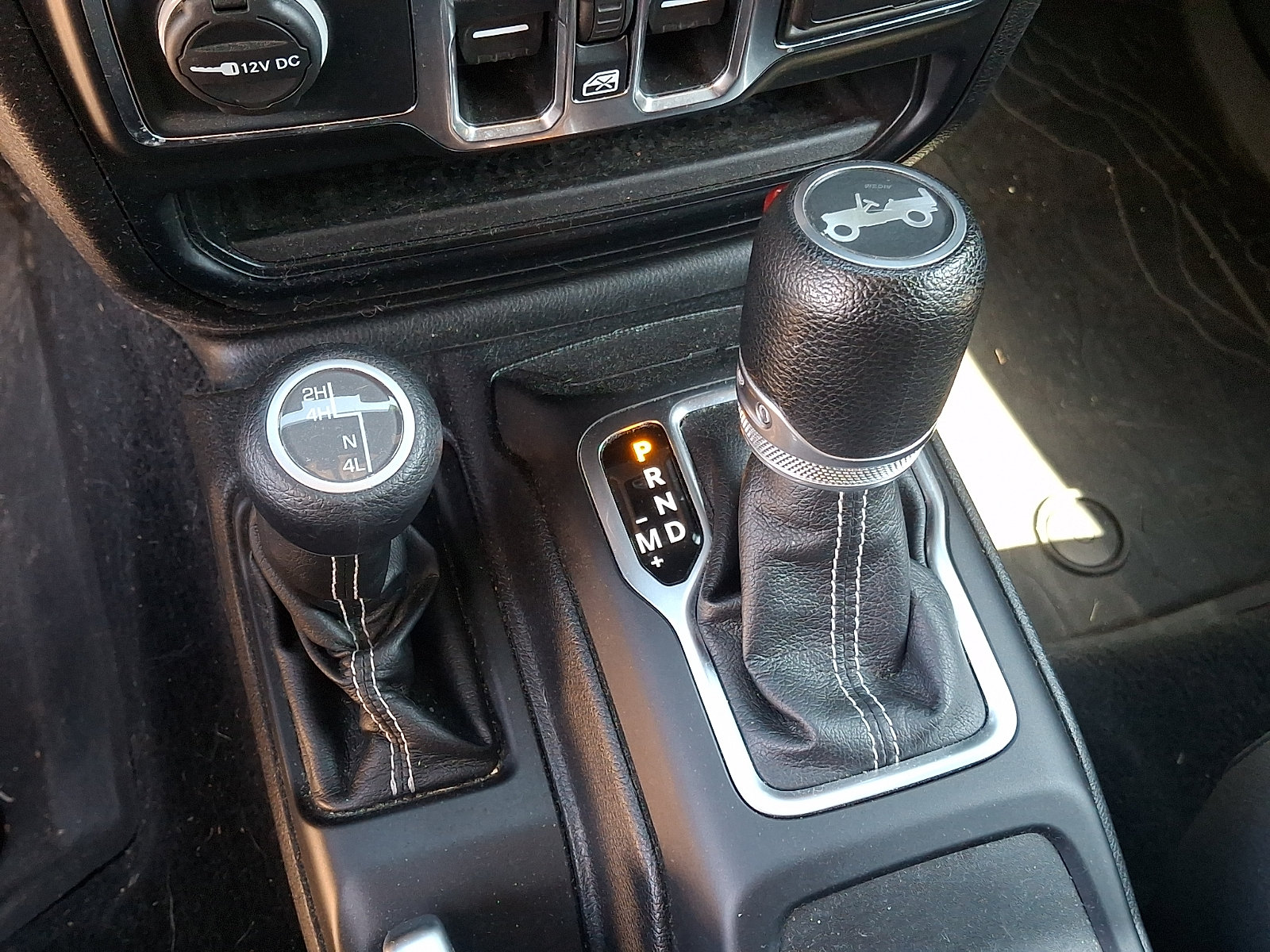 Used 2018 Jeep Wrangler Unlimited Sahara AWD/4WD image 14