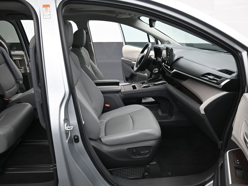 Certified 2024 Toyota Sienna XLE w/ XLE Plus Package image 36