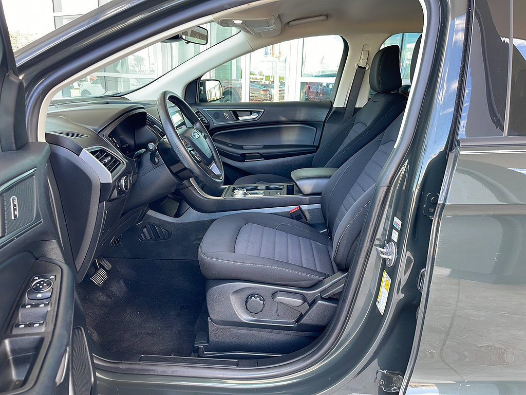 Certified 2024 Ford Edge SE w/ Black Appearance Package AWD/4WD image 12