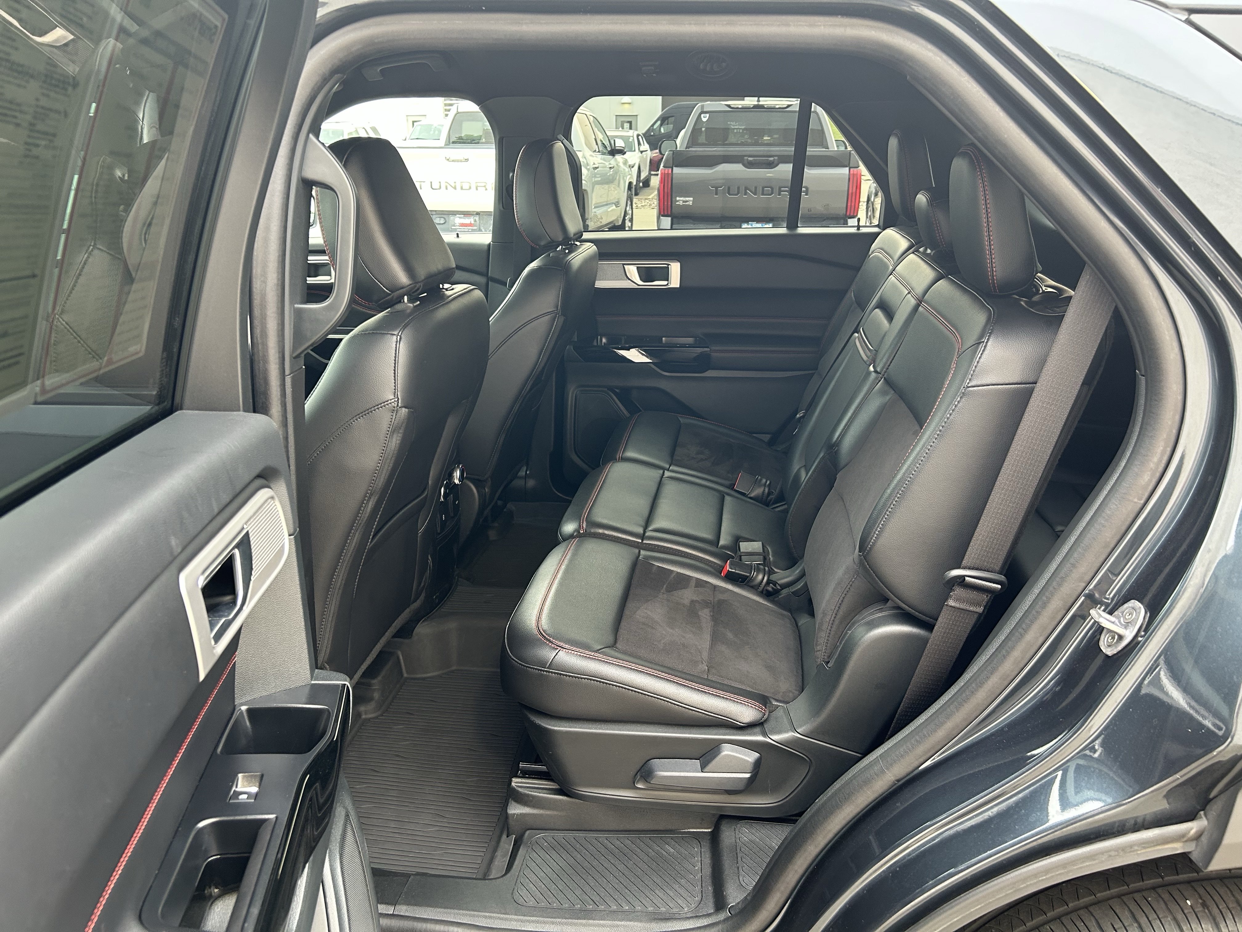 Used 2024 Ford Explorer ST-Line w/ Class IV Trailer Tow Package AWD/4WD image 18
