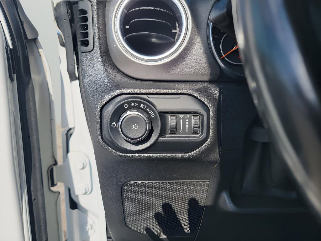 Used 2020 Jeep Wrangler Unlimited Sahara image 14