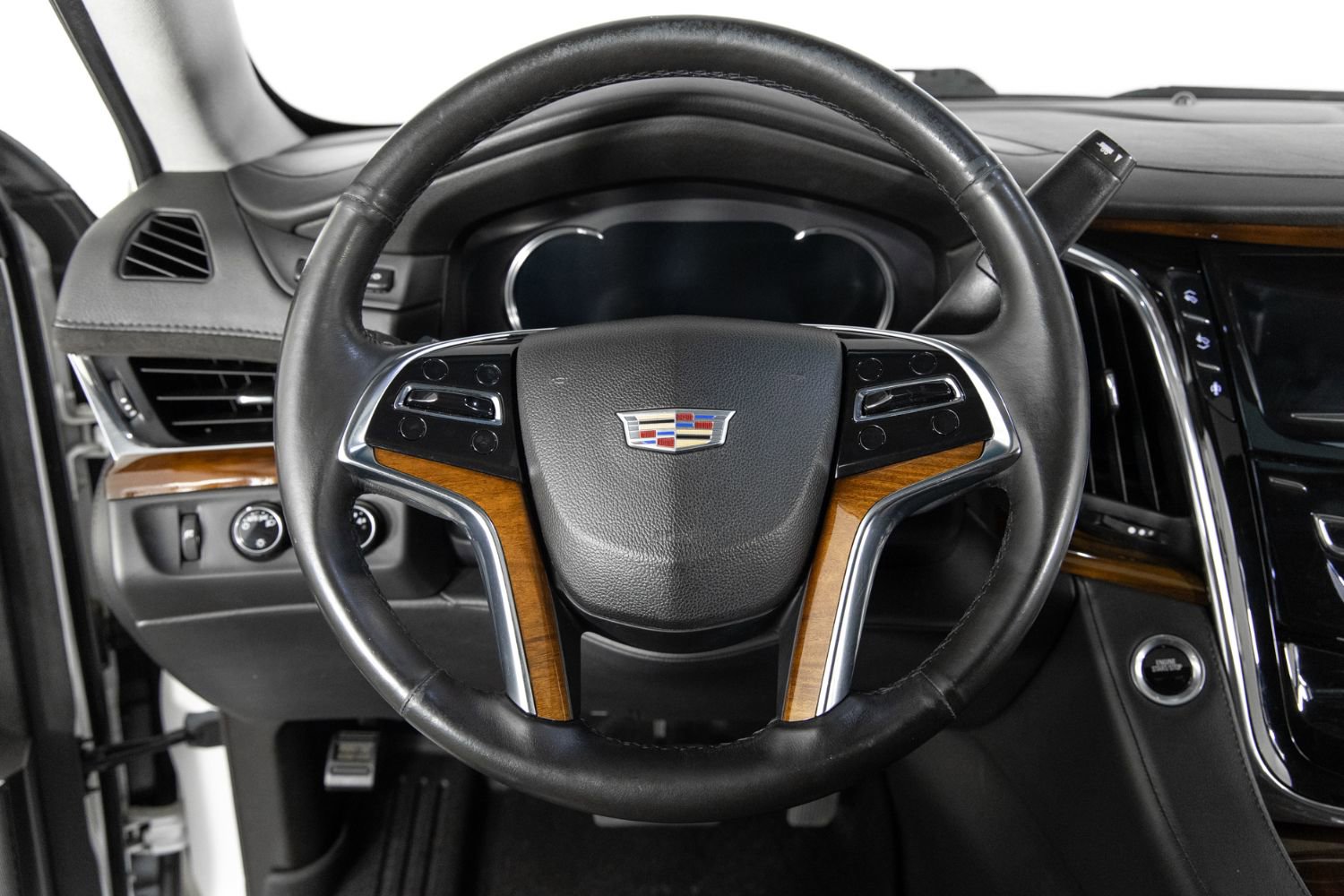 Used 2016 Cadillac Escalade Luxury image 32