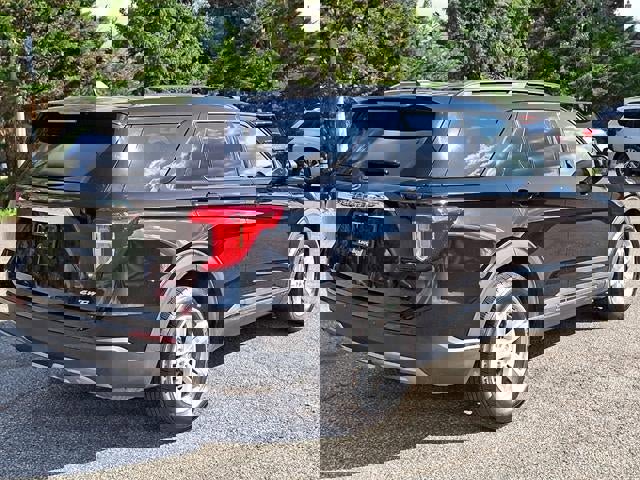 Used 2021 Ford Explorer XLT w/ Equipment Group 202A image 6