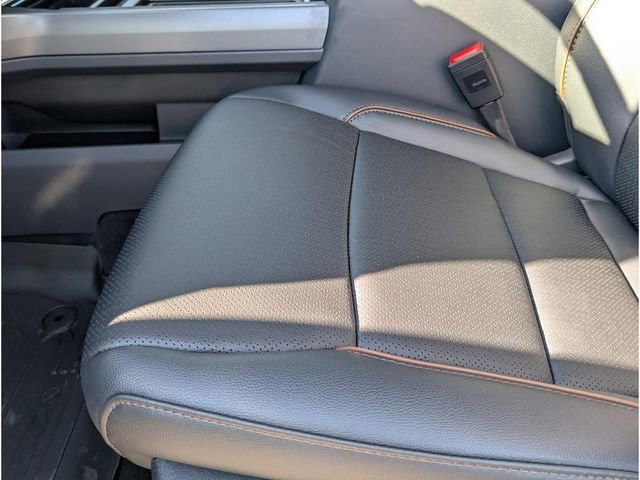 New 2026 Ford F250 Lariat w/ Black Appearance Package image 27