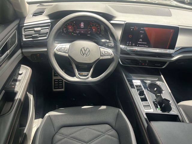 Used 2024 Volkswagen Atlas Peak Edition SE AWD/4WD image 18