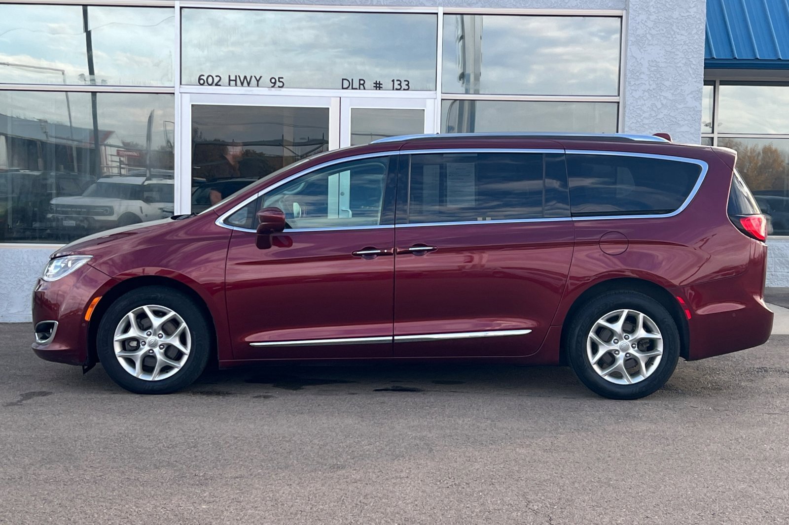 Used 2020 Chrysler Pacifica Touring-L Plus w/ Tire & Wheel Group image 7