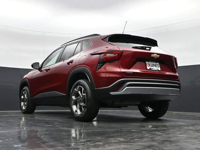Used 2025 Chevrolet Trax LT FWD image 43