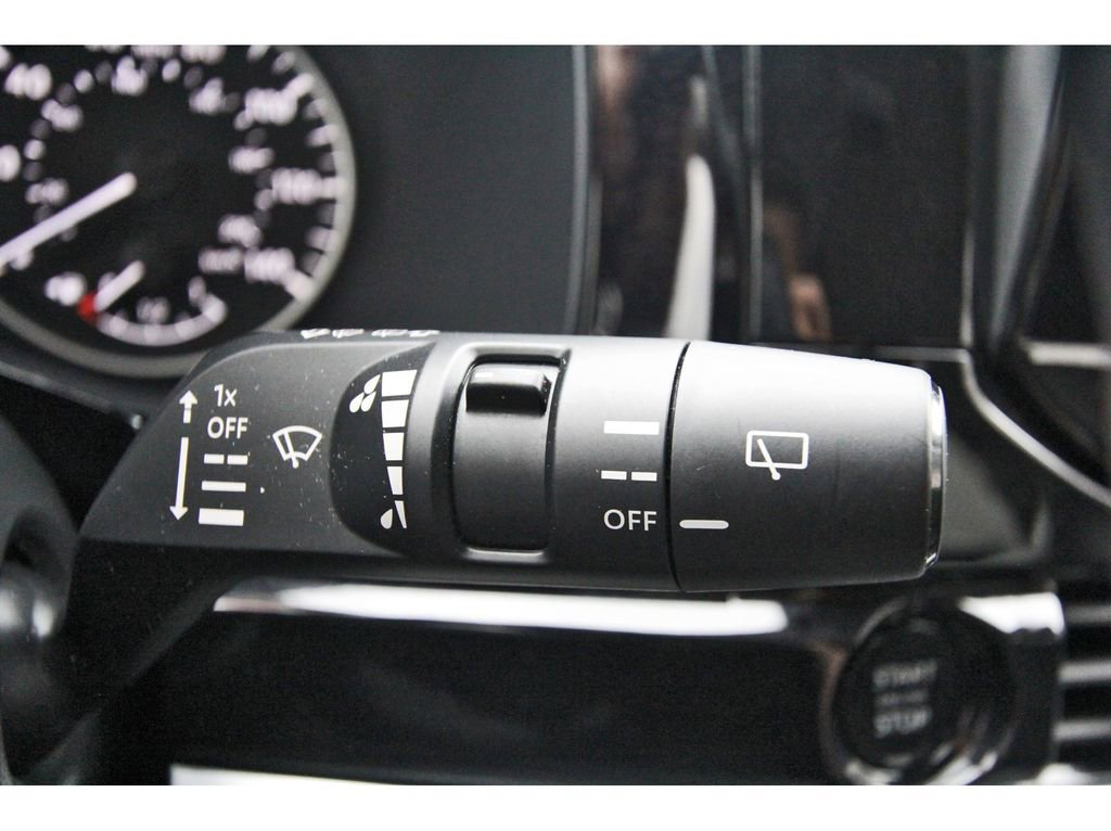 Used 2025 Nissan Pathfinder SV image 16