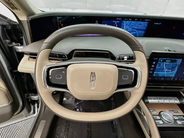 Used 2025 Lincoln Nautilus Reserve AWD/4WD image 11