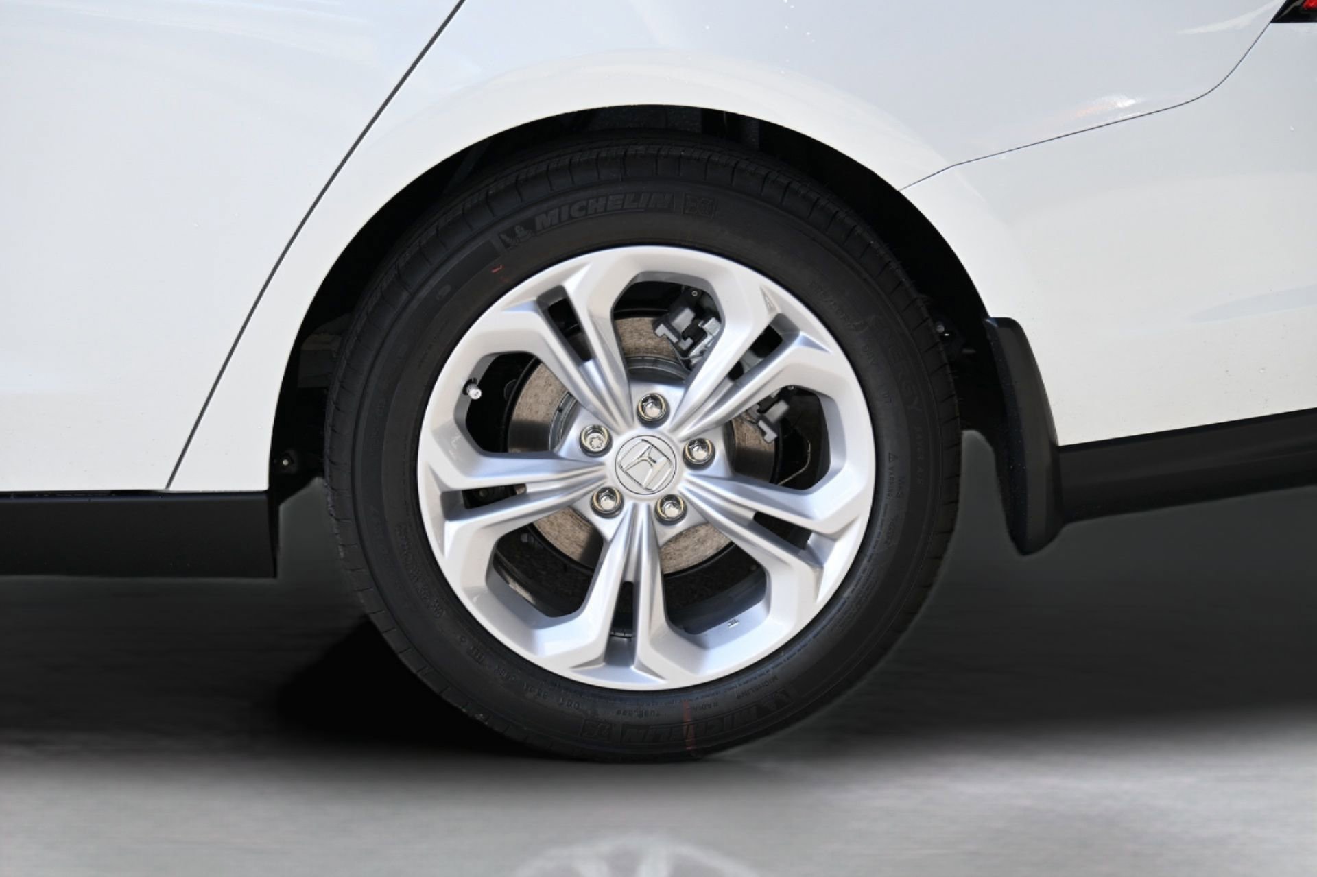 New 2025 Honda Accord LX image 39