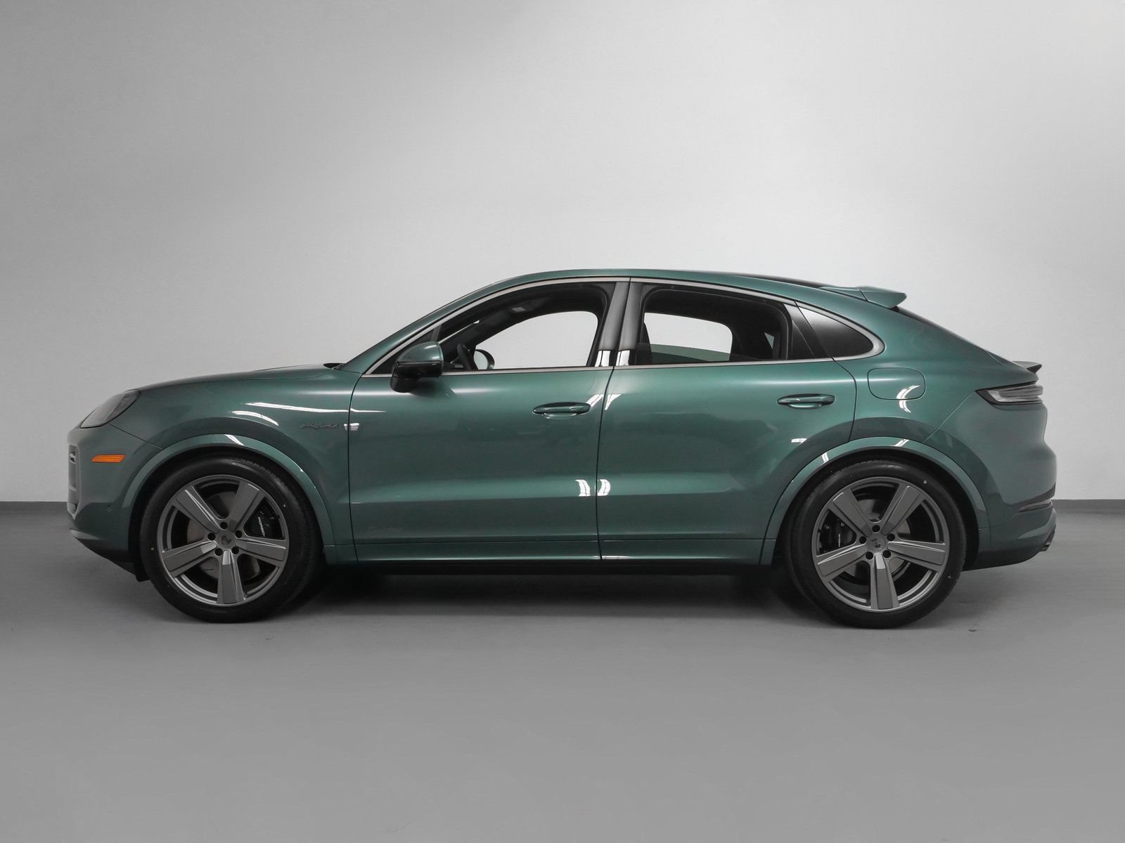 Used 2025 Porsche Cayenne Turbo AWD/4WD image 2