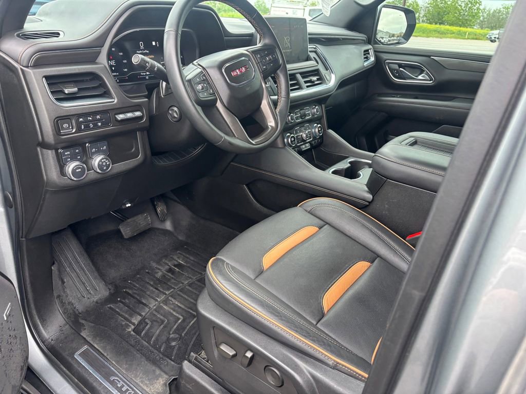 Used 2023 GMC Yukon XL AT4 w/ Technology Package AWD/4WD image 8